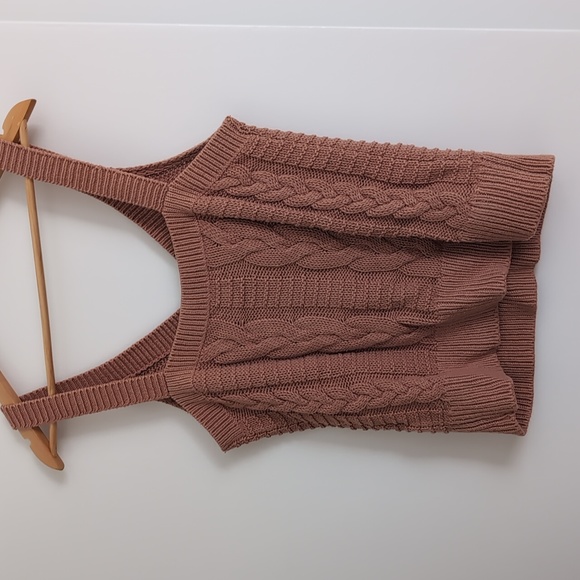Cable Knit Tank Top - Picture 3 of 3